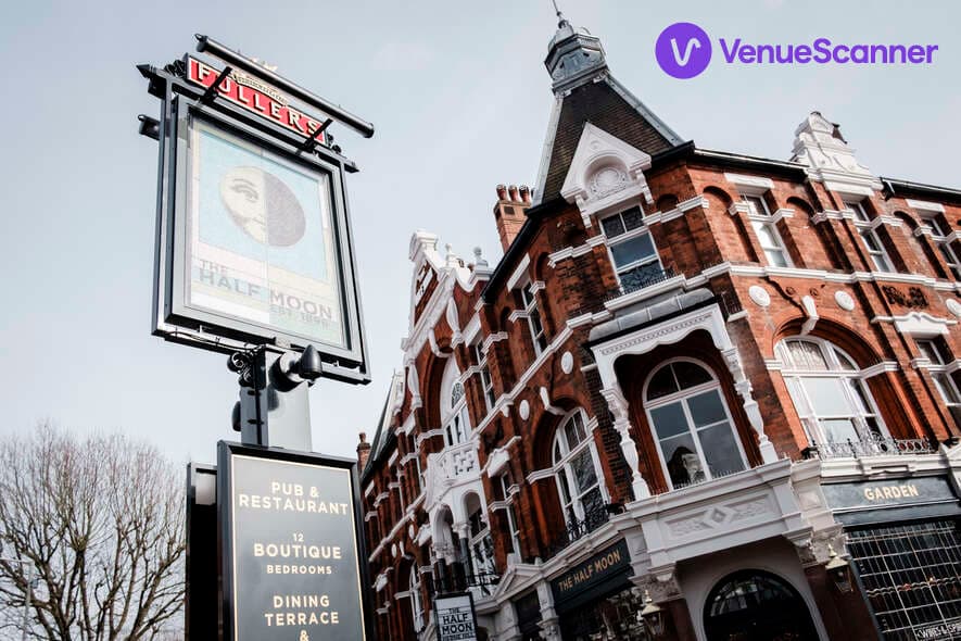 The Half Moon, The Snug photo #3