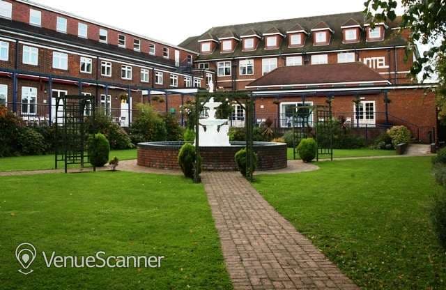 Garden Suite, Thurrock Hotel photo #7