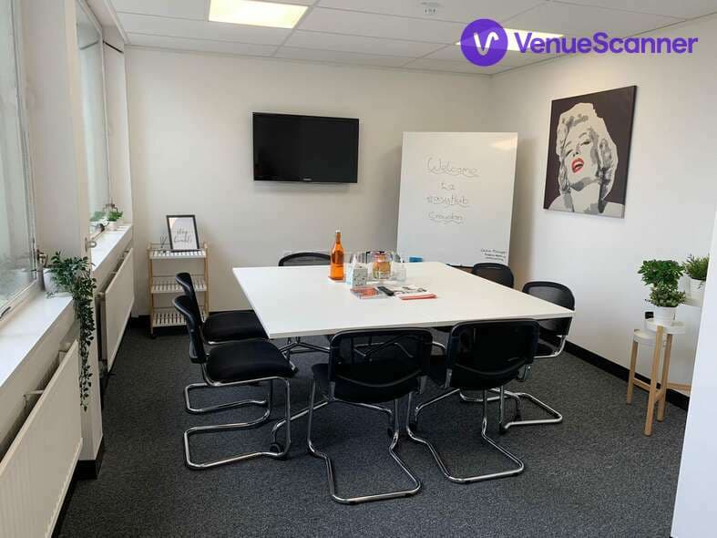 Monroe, Easyhub Croydon photo #1