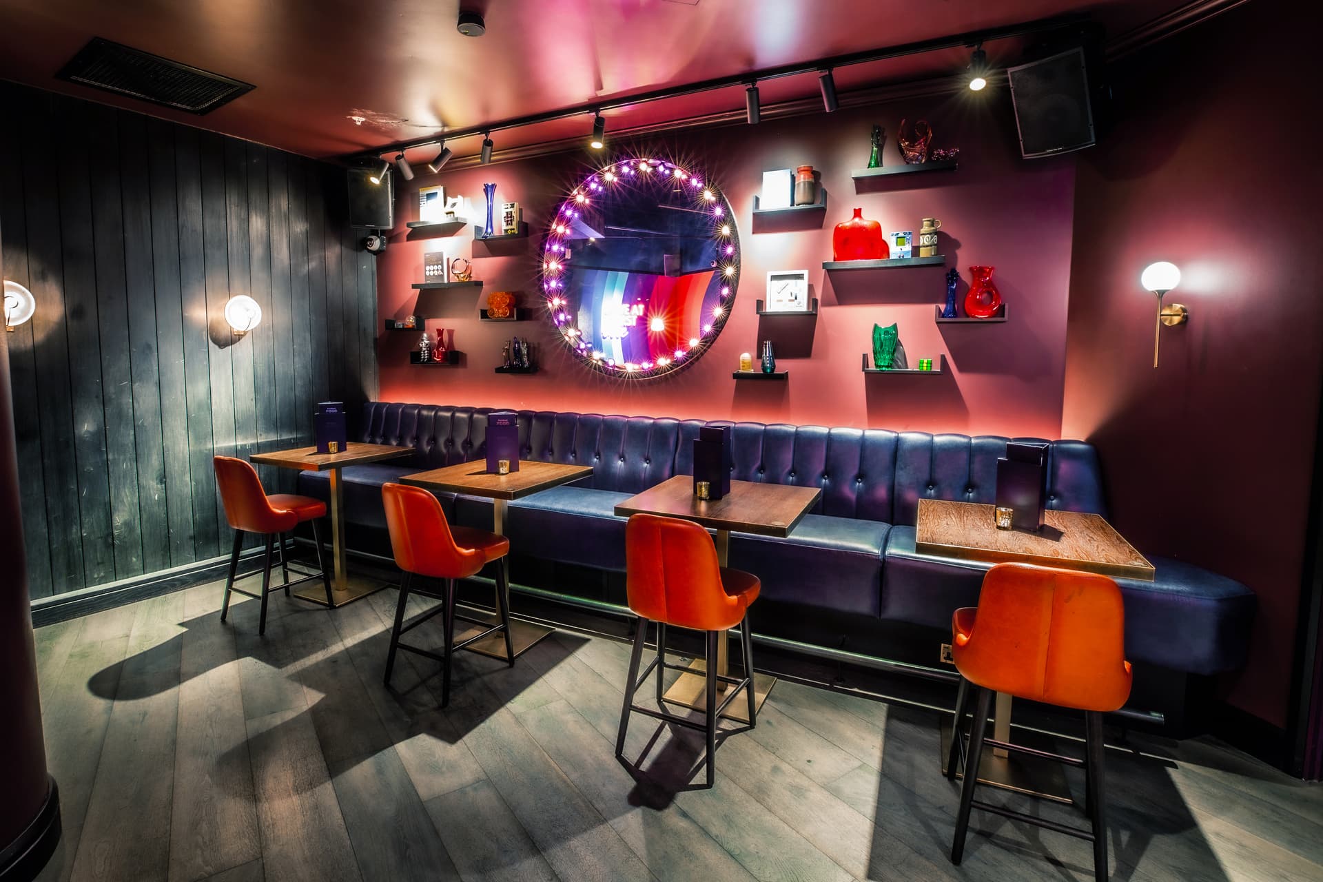 Puttshack Bank, Ruby Private Room photo #2