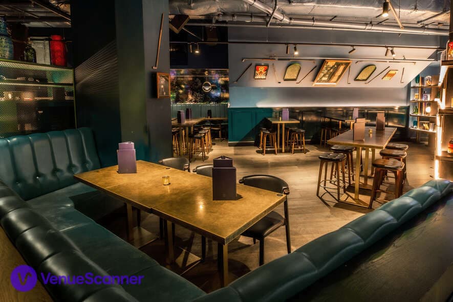 Sapphire, Puttshack Bank photo #2