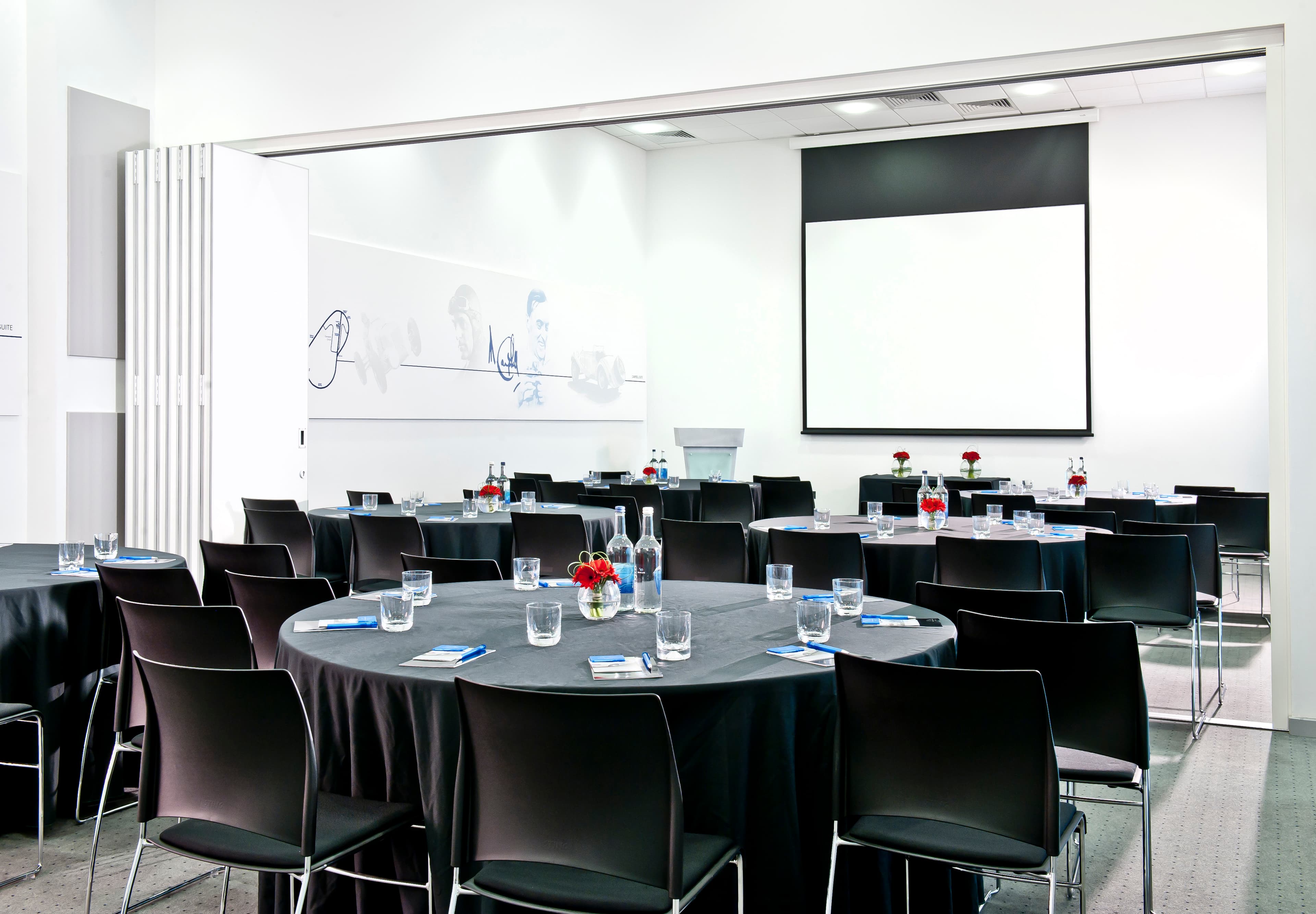 Mercedes - Benz World, Moss & Campbell Suite photo #2