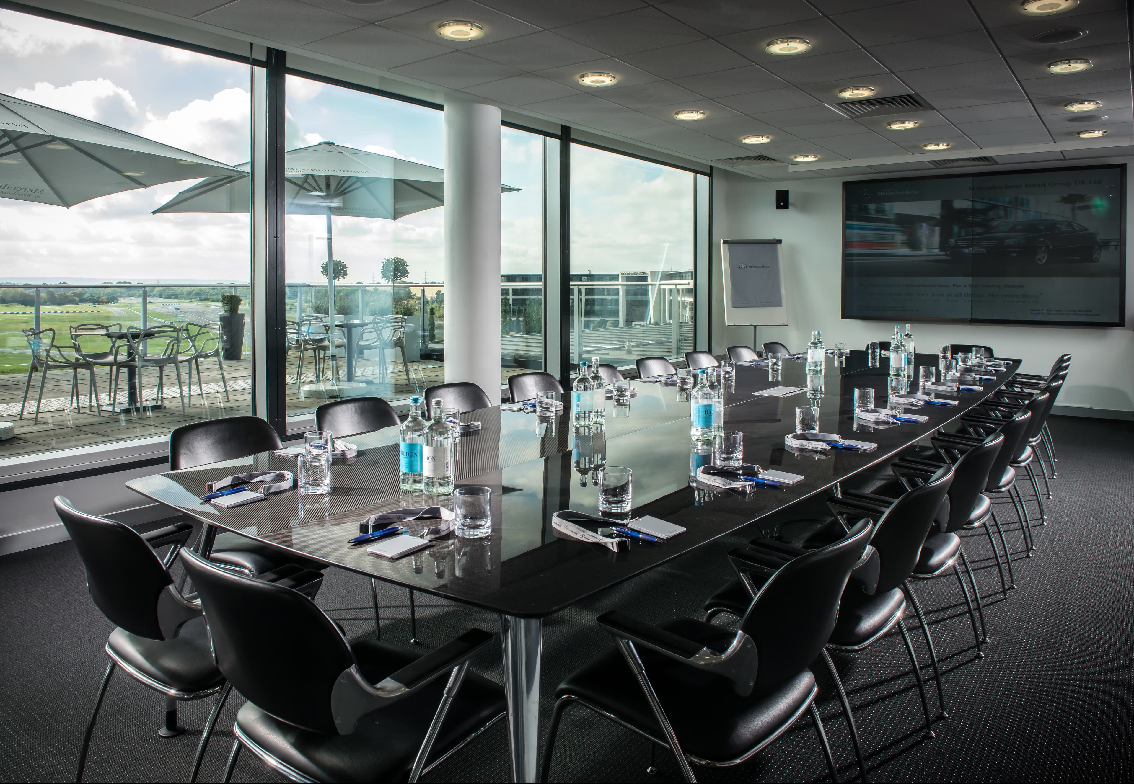 Mercedes - Benz World, Amg Suite photo #2
