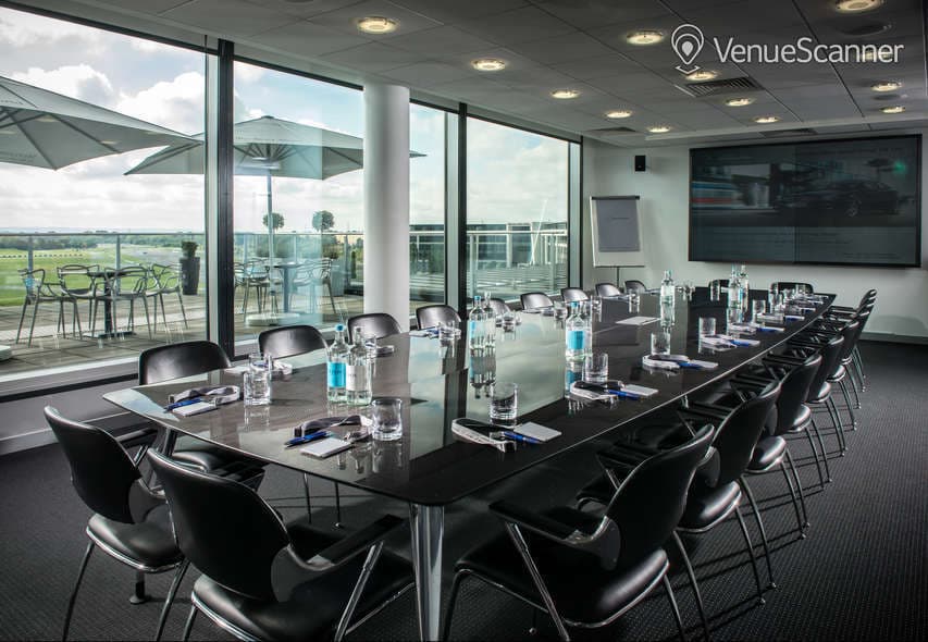 Amg Suite, Mercedes - Benz World photo #2