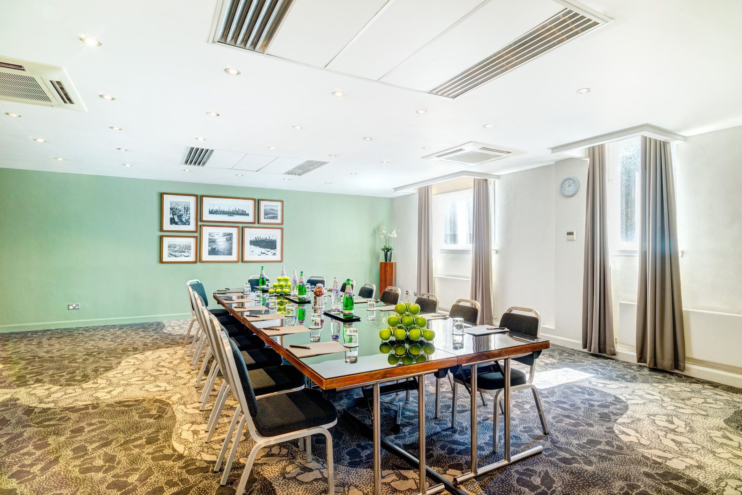 Photo of Apex Grassmarket Hotel, Sydney Room