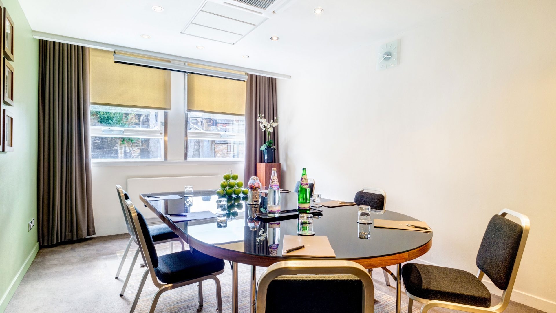 Photo of Apex Grassmarket Hotel, Montreal