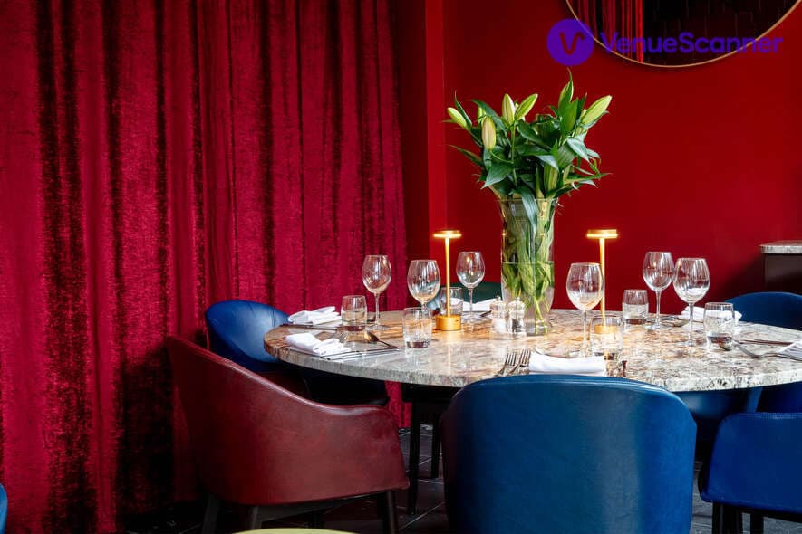 Regent Parlour, Smith's Bar & Grill photo #1