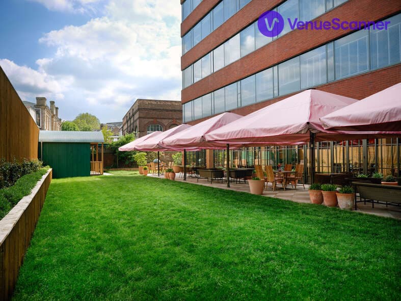 Bar Area And Garden, Pavilion Club Fulham photo #13