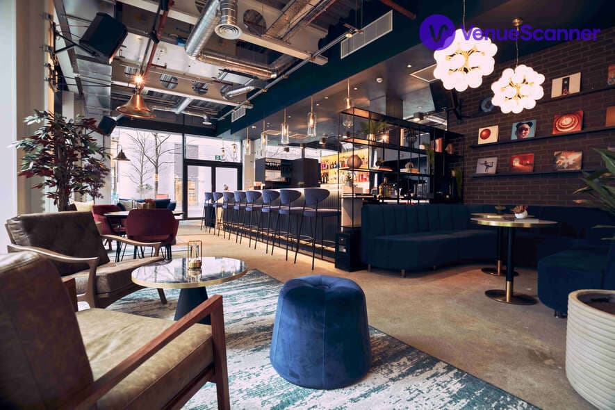 Qube Cocktail Bar & Lounge, Qube East - Bar & Recording Studios photo #2