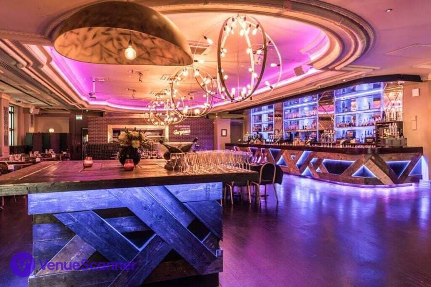 The Hub, Sway Bar photo #3