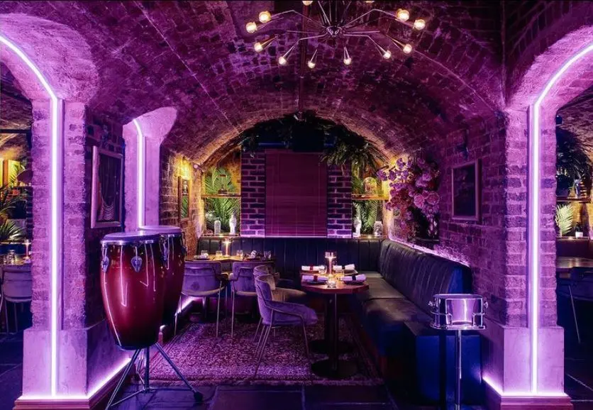 Cache Cache, Exclusive Hire photo #2