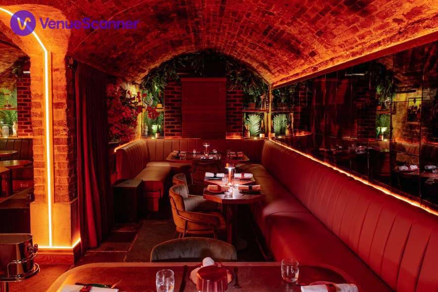 Semi-exclusive VIP, Cache Cache photo #1