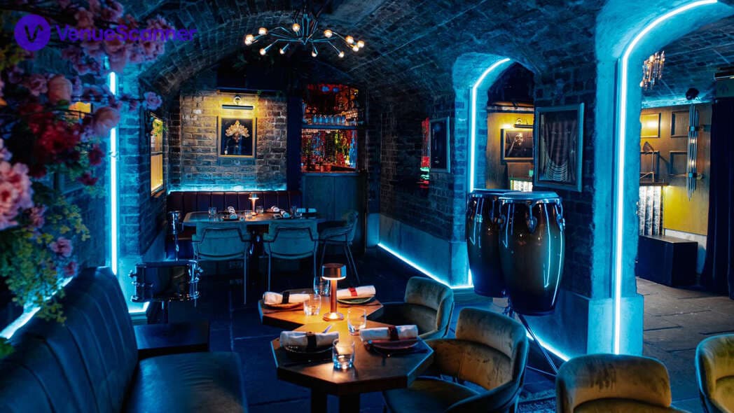 Semi-exclusive VIP, Cache Cache photo #3