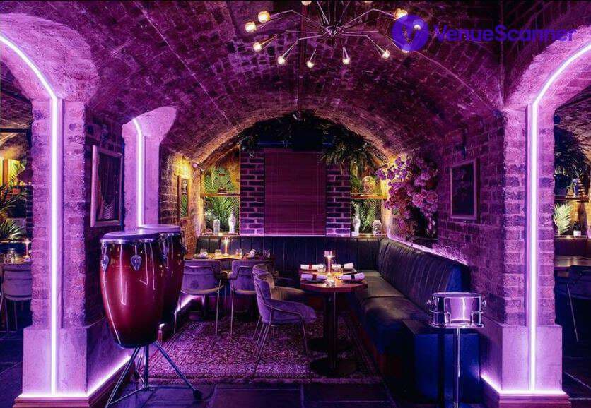 Exclusive Hire, Cache Cache photo #2