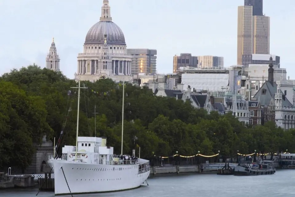 Photo of HMS Wellington, Courtroom