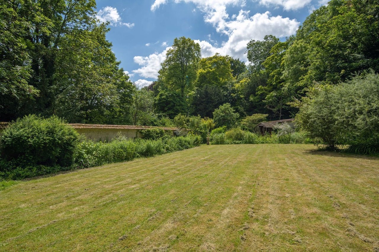 Photo of Henge Estate