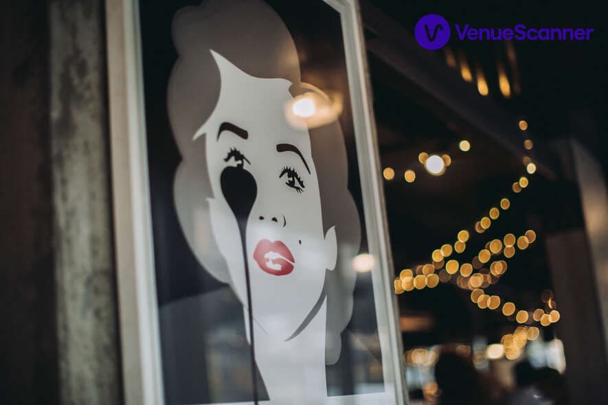 Christmas Hire, Heist Bank photo #2