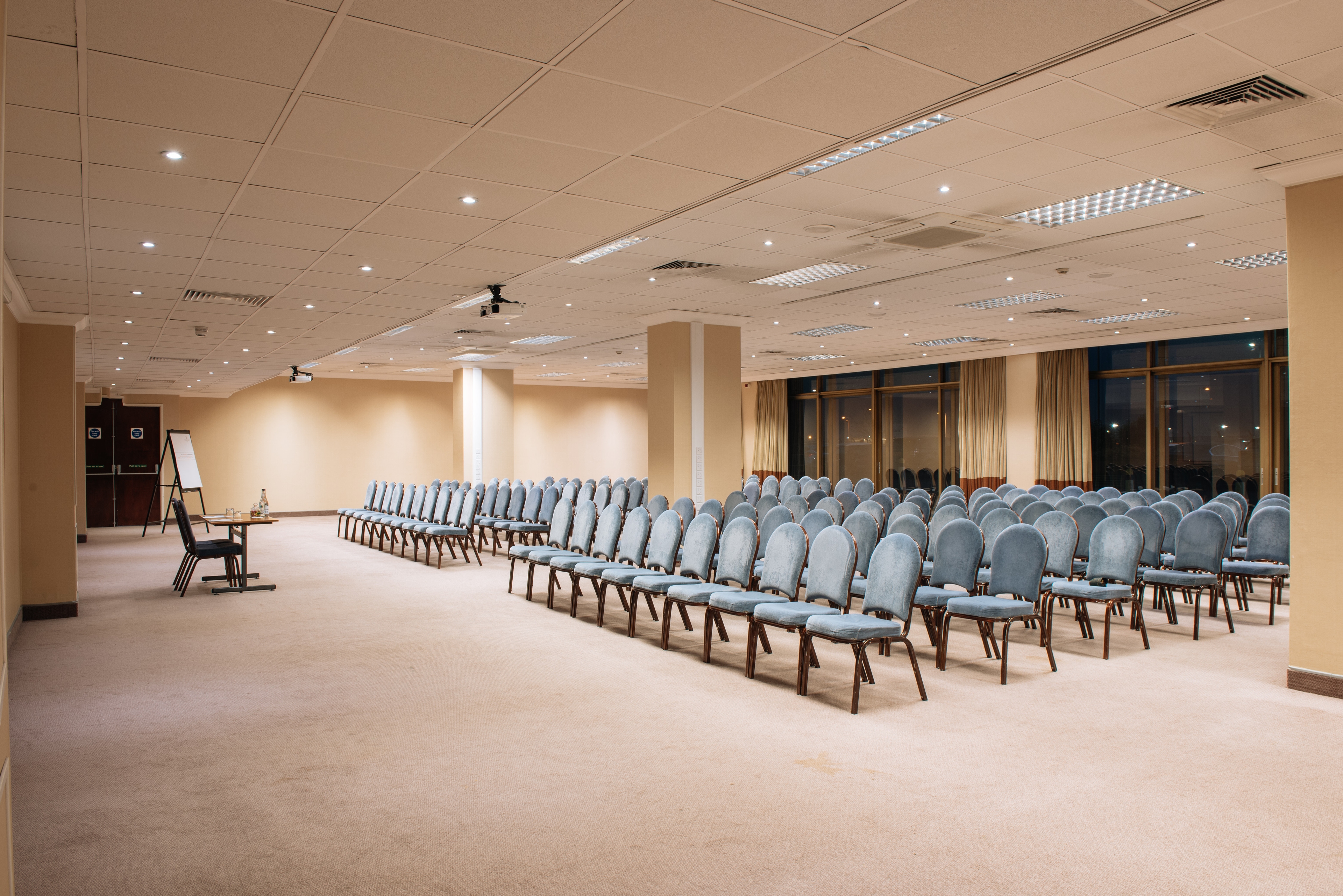 Photo of Renaissance London Heathrow Hotel, Waterloo Suite