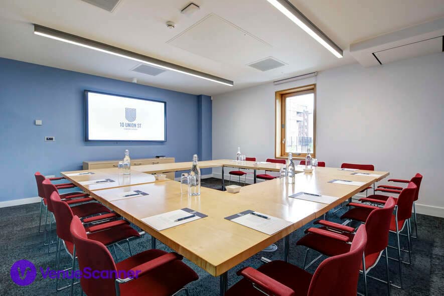 Room 202, 10 Union Street photo #2