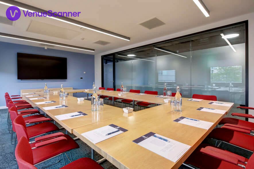 Room 104, 10 Union Street photo #1