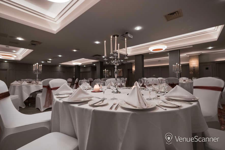 Ivy Suite, Clayton Crown Hotel photo #2