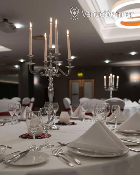 Clayton Crown Hotel, Ivy Suite photo #3