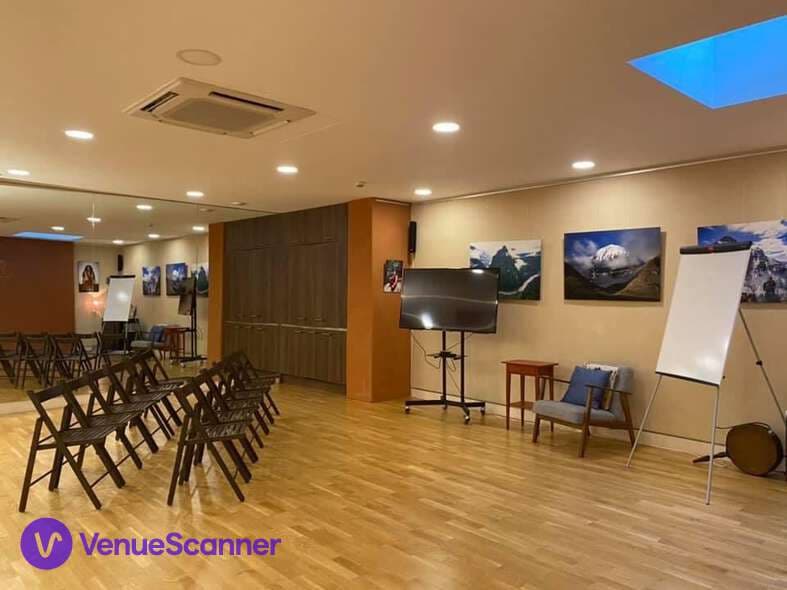 Lekdanling Tibetan Cultural Centre, Main Room photo #3