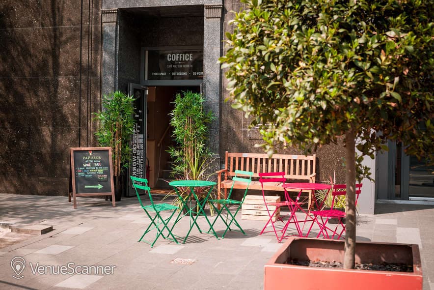 Exclusive Hire, Papilles photo #3