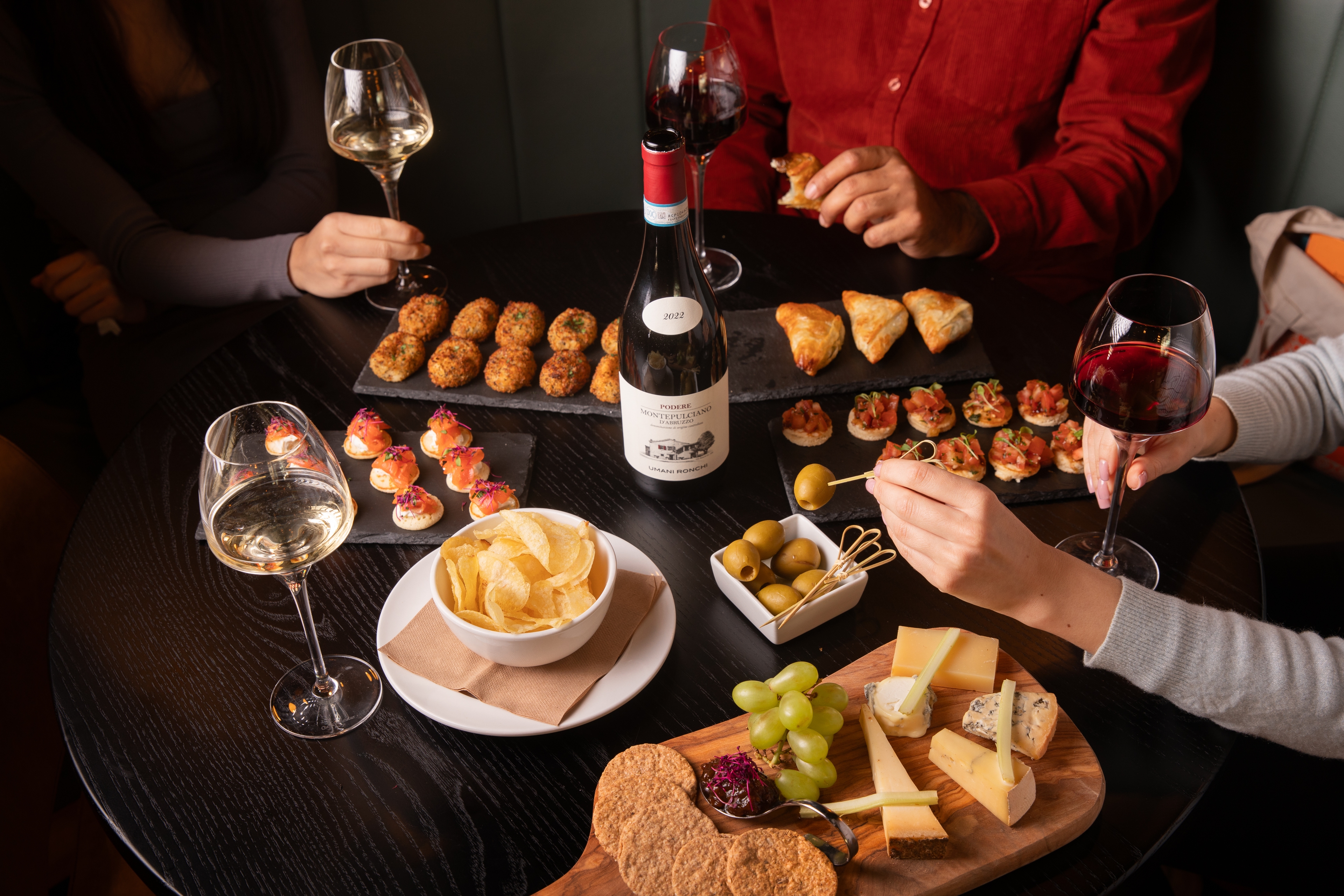 Photo of Notes Bank, Whole Space