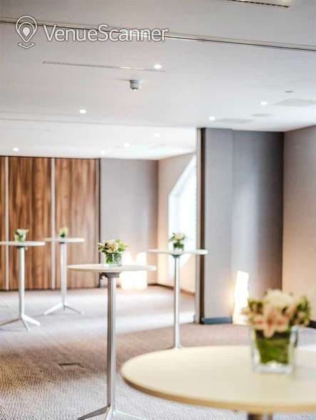 Cyber Room, M By Montcalm photo #3