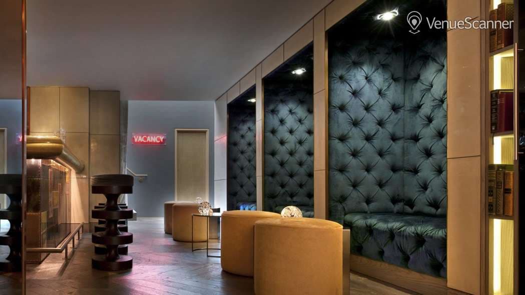 Bar Floor, The Hari photo #3