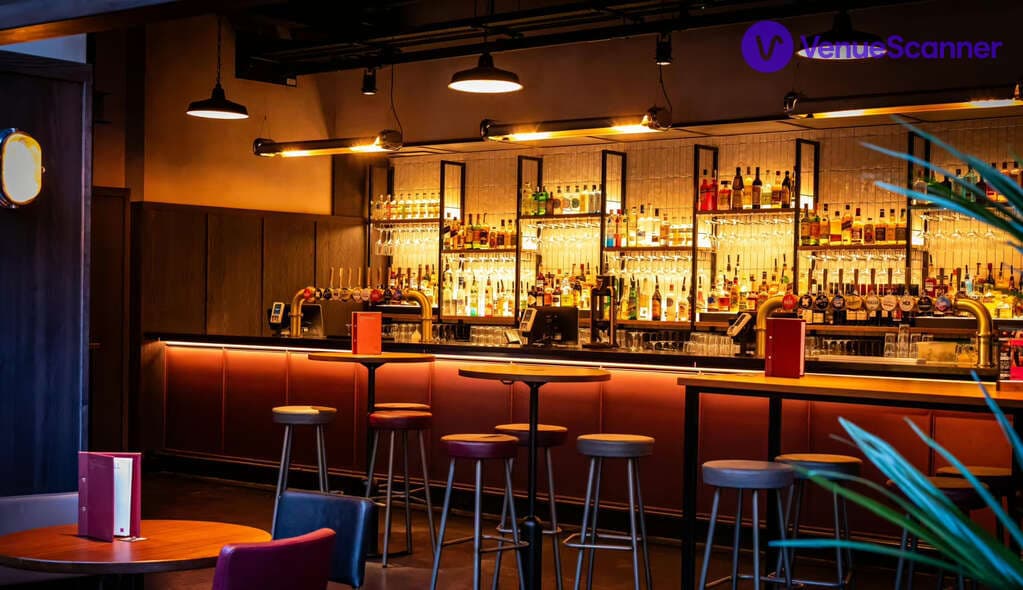 The Metropolitan Bar, BOXHALL City photo #1