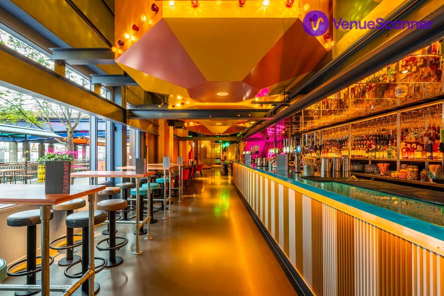 Carousel Bar, Fairgame photo #1