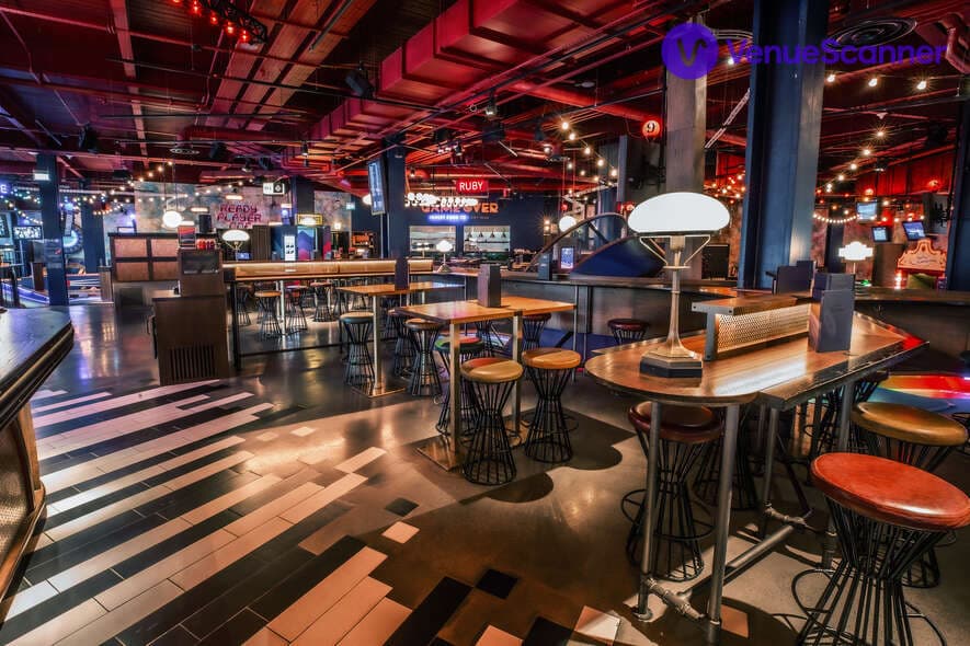 Half Hire, Puttshack White City photo #2