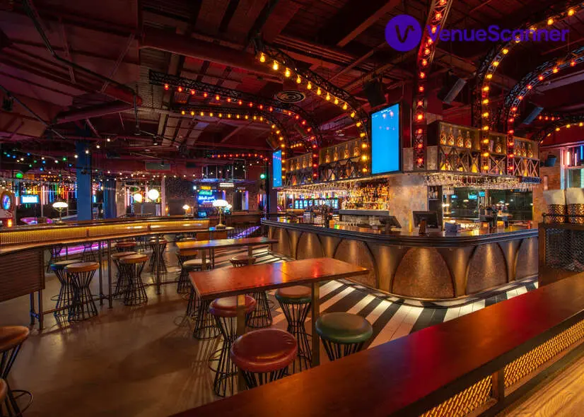 Emerald, Puttshack White City photo #1