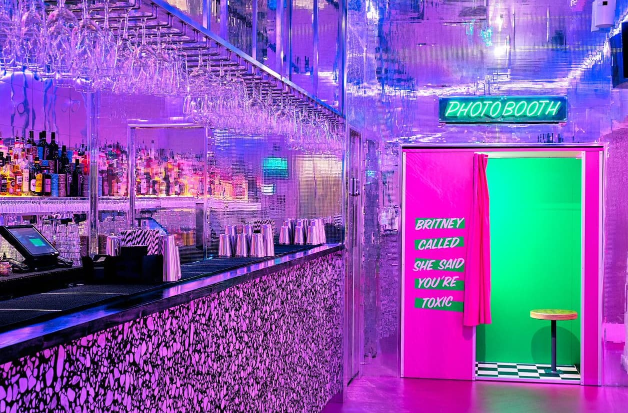 Tonight Josephine Cardiff, Downstairs Bar photo #2