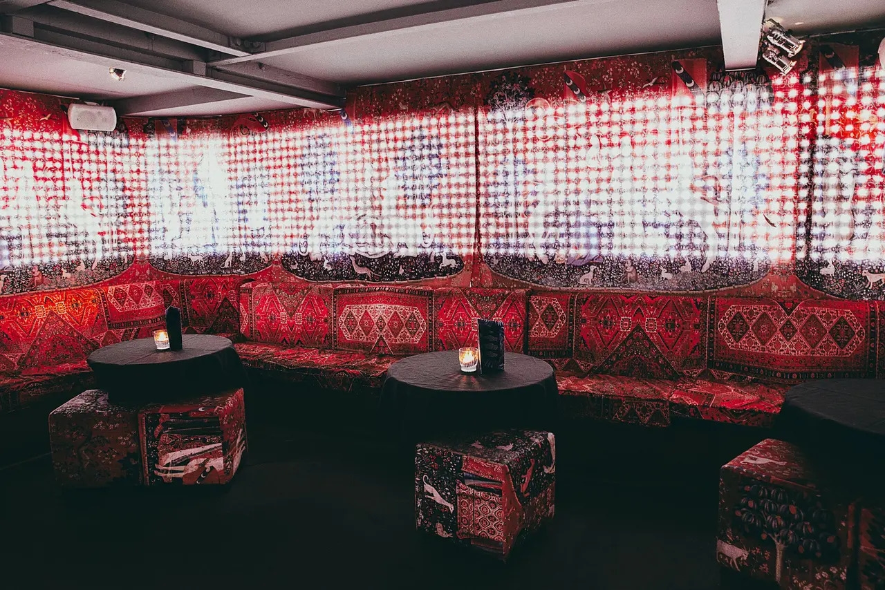 Photo of Bourne & Hollingsworth Buildings, Below & Hidden