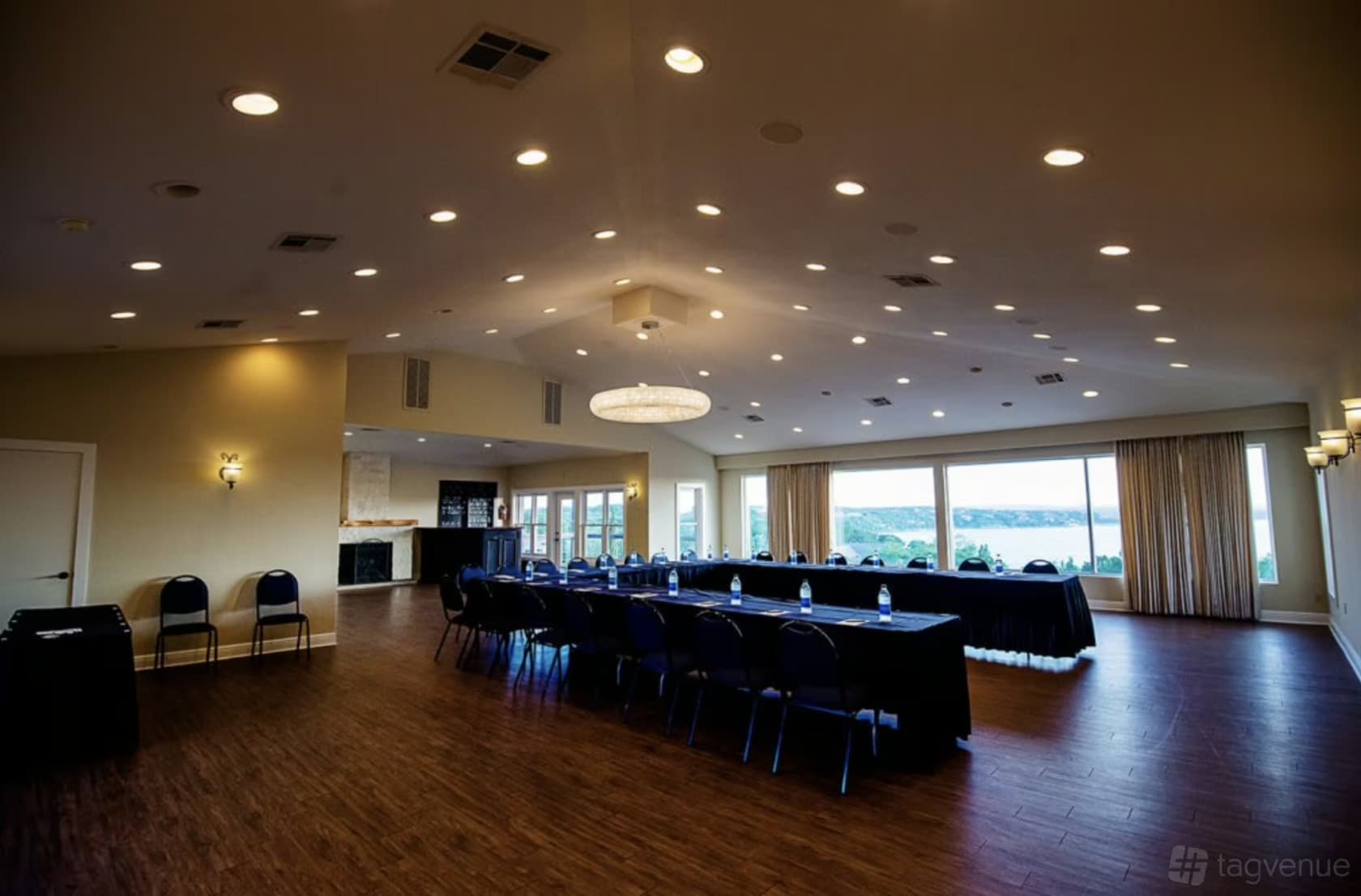 Meeting Room, Vintage Villas Hotel & Events photo #2