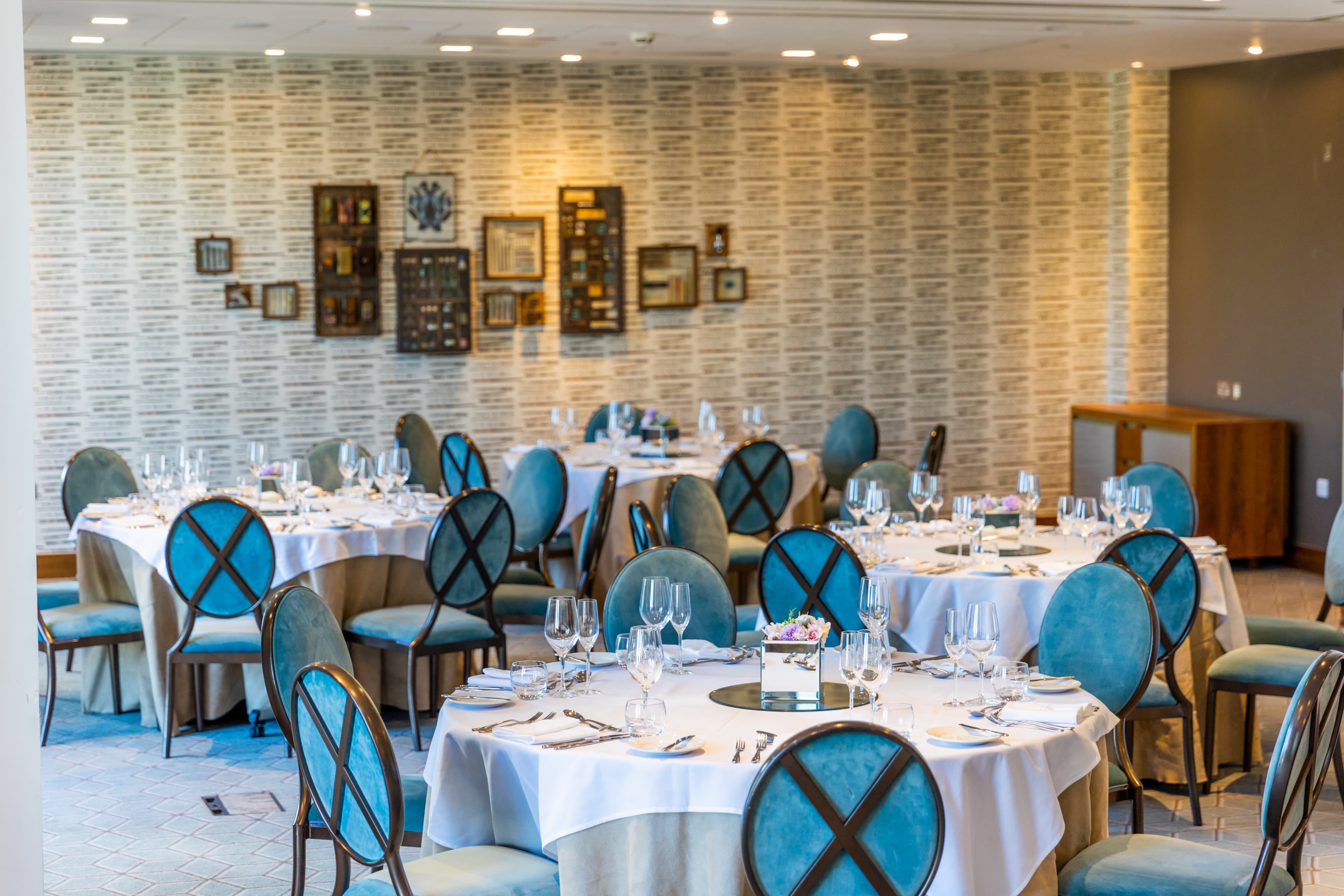 Rule/centerfold/balance/blot