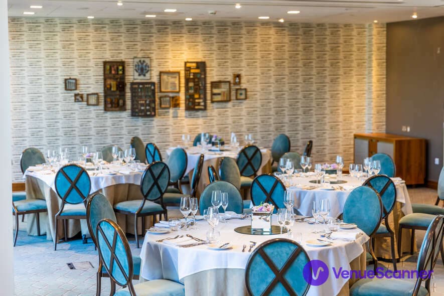 Rule/centerfold/balance/blot, Hilton Bournemouth photo #1