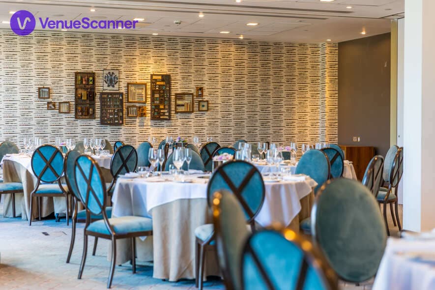 Rule/centerfold/balance/blot, Hilton Bournemouth photo #2