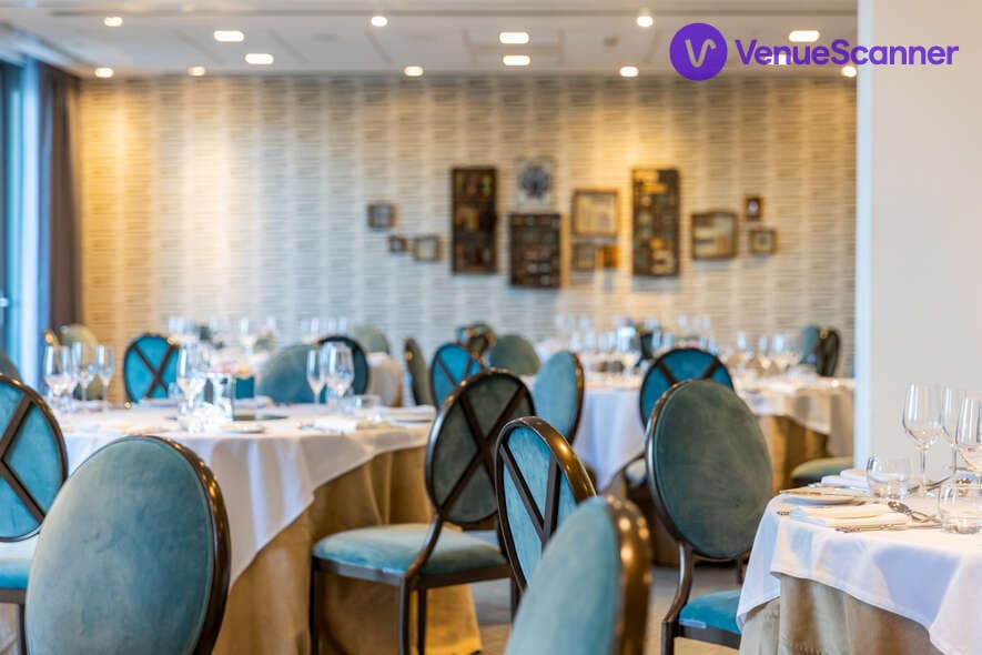 Hilton Bournemouth, Rule/centerfold/balance/blot photo #3