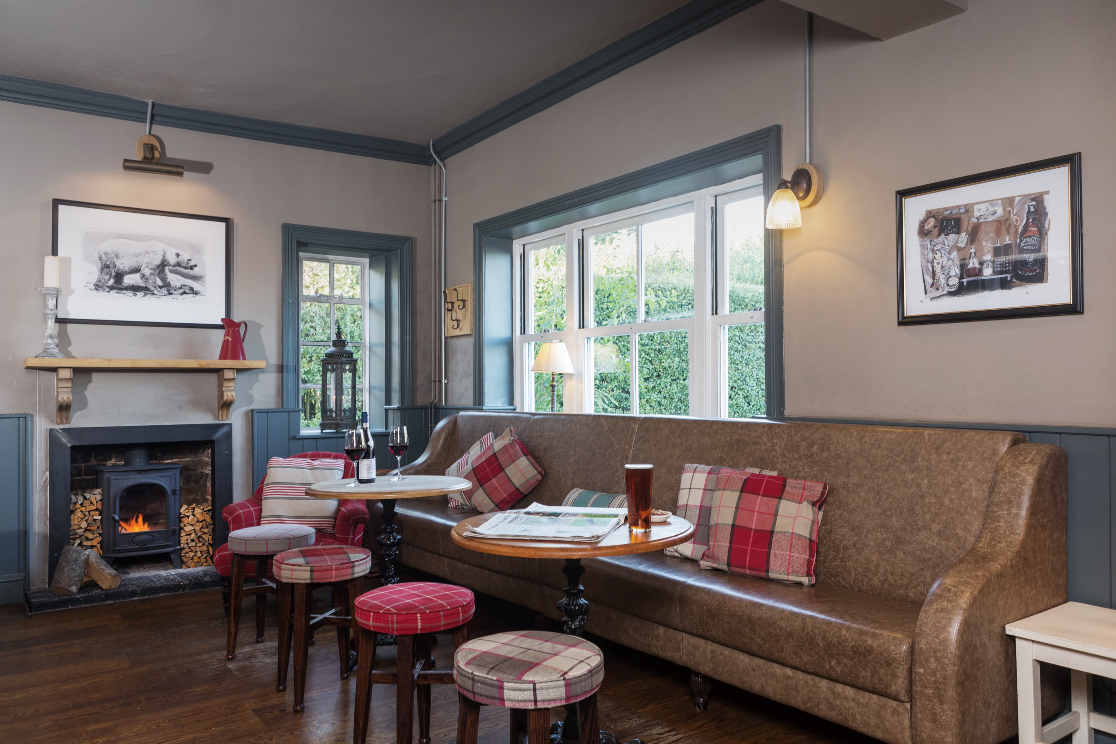 The White Bear, Bar photo #2