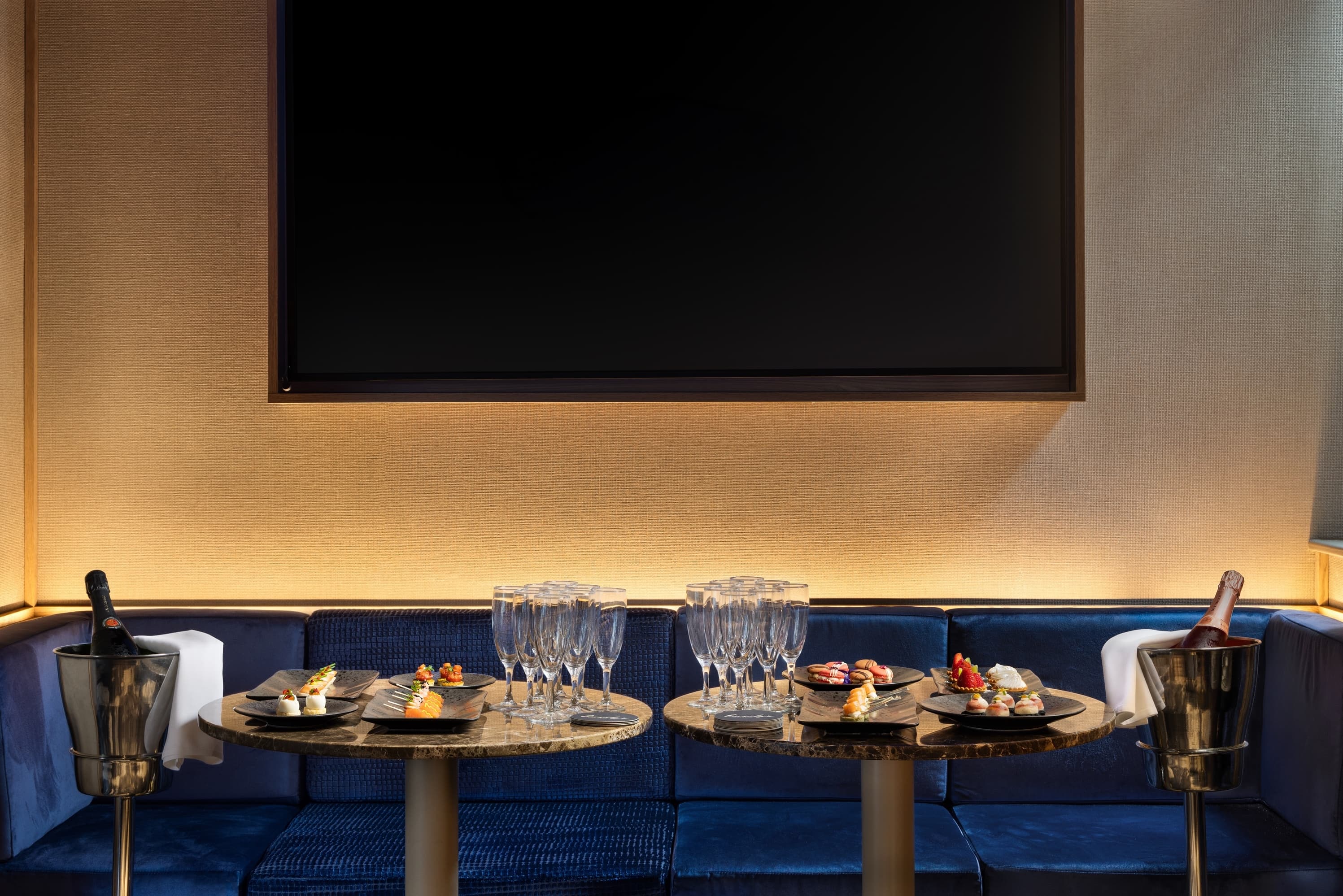 Barnaby's Lounge Bar, Mercure London Earls Court Hotel & Conference Centre photo #3