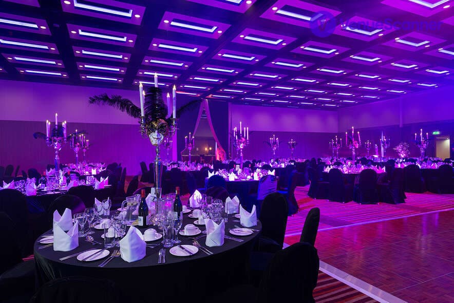 London Suite 9, Mercure London Earls Court Hotel & Conference Centre photo #1