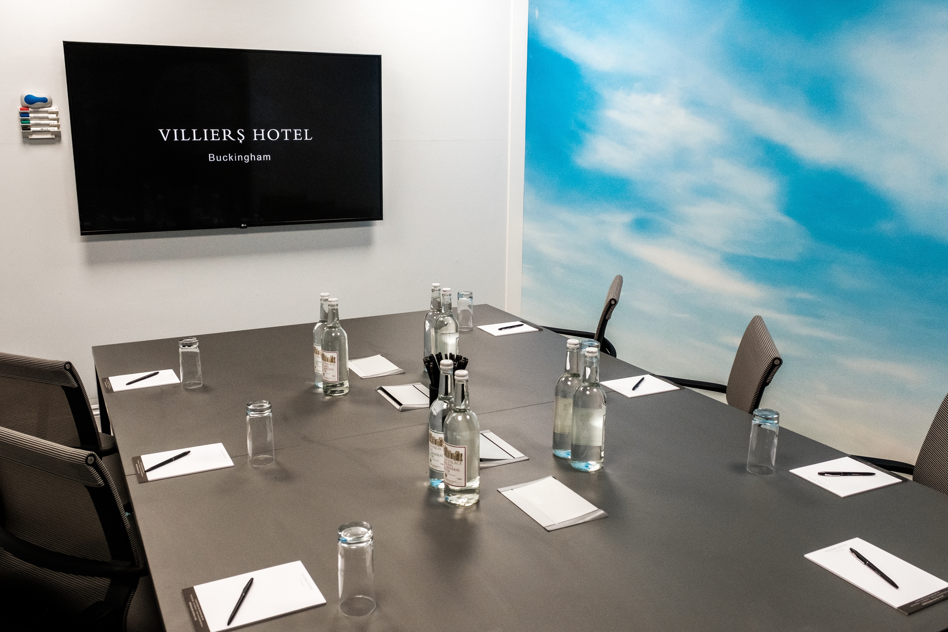 Photo of Villiers Hotel, Sky