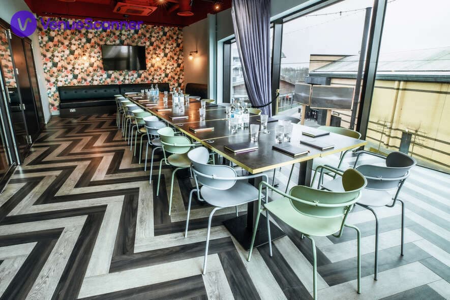 Sapphire Private Room, Puttshack Lakeside photo #3