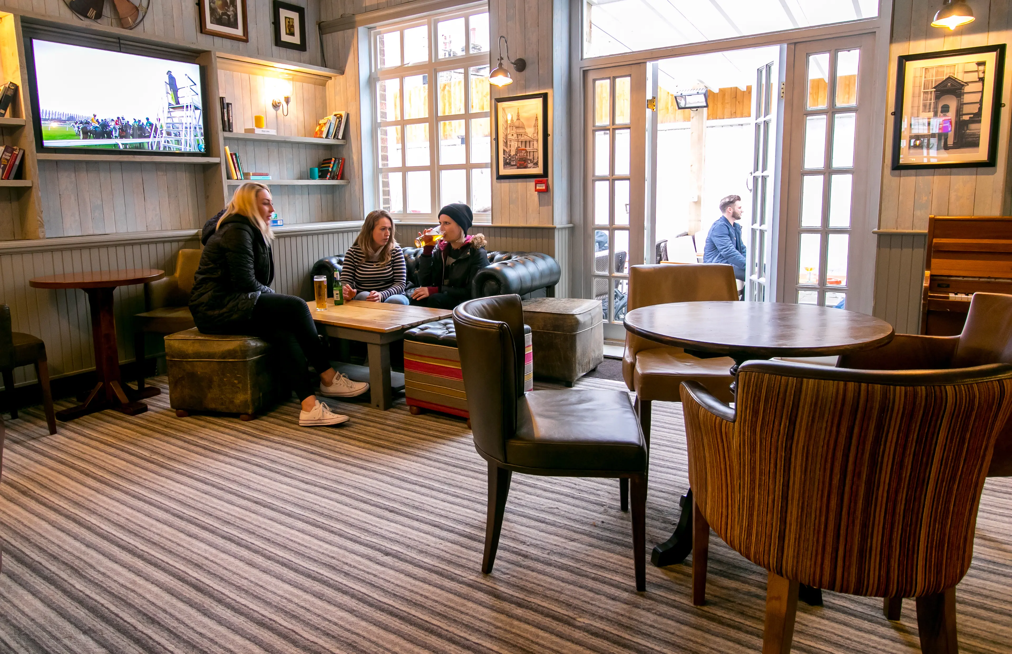 The Rising Sun, Patio & Function Room photo #2