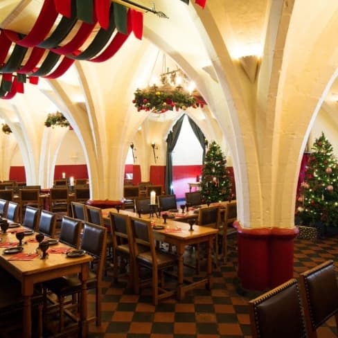 Warwick Castle, Undercroft photo #2