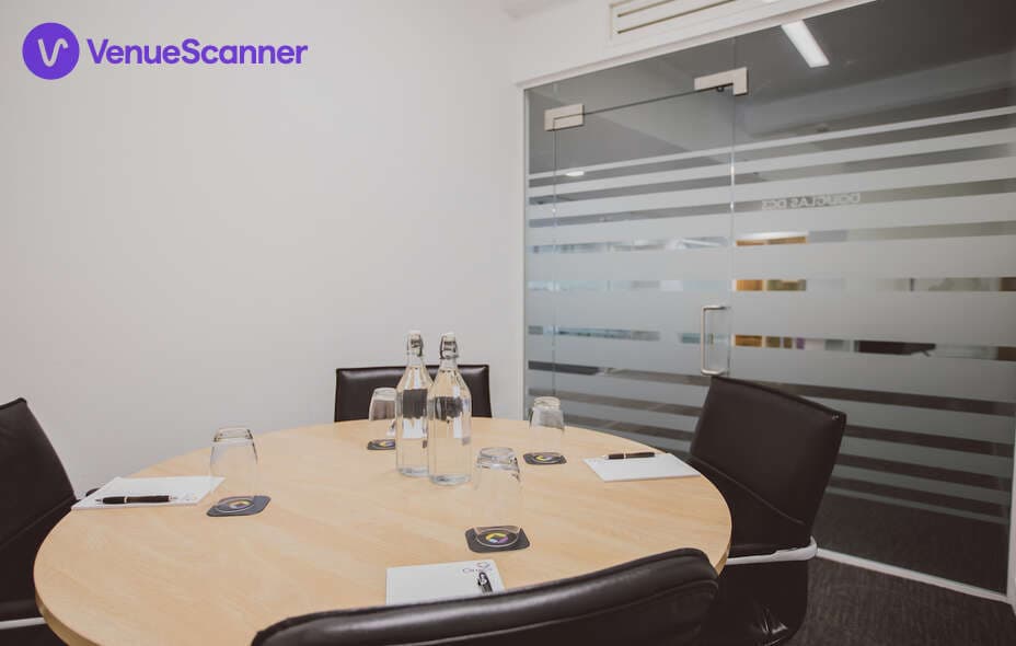 Douglas Dc 3, Orega Gatwick photo #1